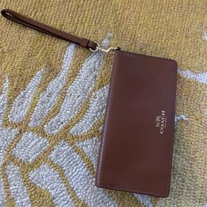 Coach wristlet wallet